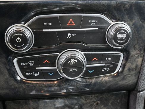 Used 2019 Chrysler 300 Limited image 28