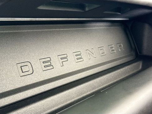 Used 2022 Land Rover Defender 110 V8 image 21
