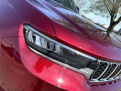 Used 2024 Jeep Grand Cherokee L Laredo w/ Luxury Tech Group I image 26