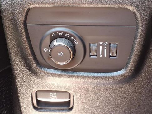 Used 2023 Jeep Grand Cherokee Limited w/ Black Appearance Package AWD/4WD image 26