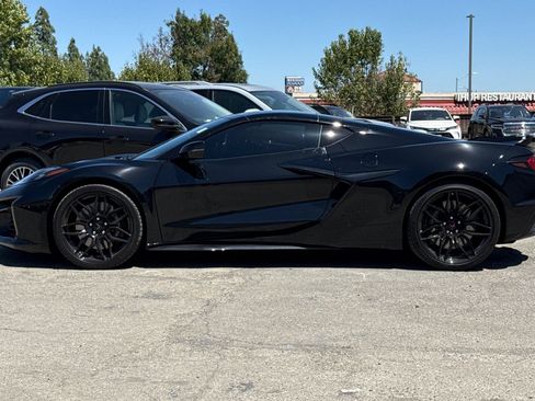 Used 2024 Chevrolet Corvette Z06 RWD image 7