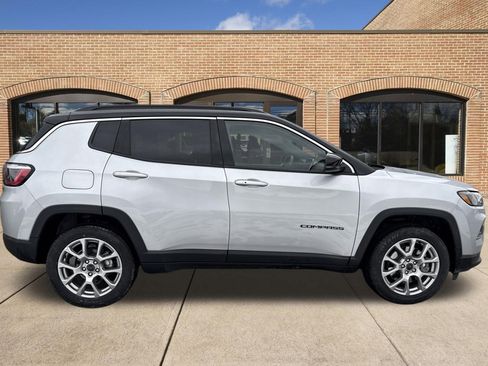 Used 2025 Jeep Compass Limited image 2