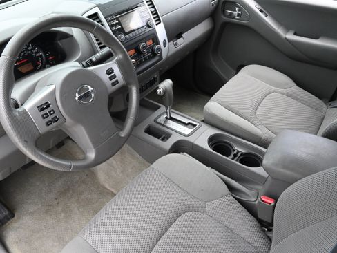 Used 2014 Nissan Frontier SV w/ SV Value Truck Package RWD image 11