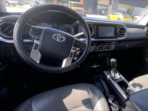 Used 2018 Toyota Tacoma SR5 RWD image 14