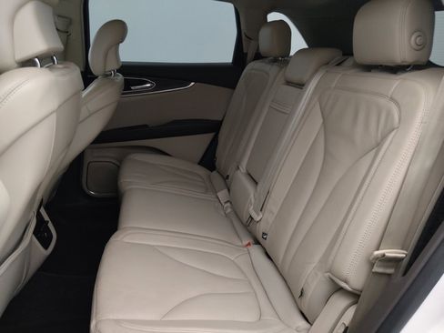 Used 2016 Lincoln MKX Reserve w/ Technology Package FWD image 18