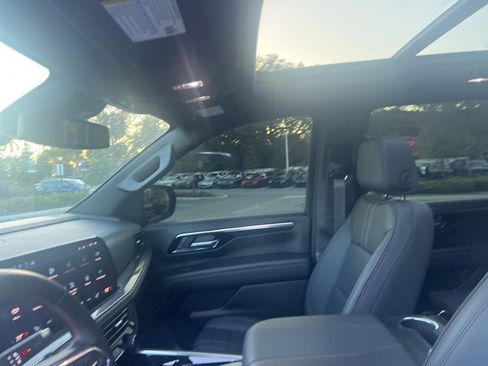 Used 2025 Chevrolet Suburban RST w/ Comfort Package image 24