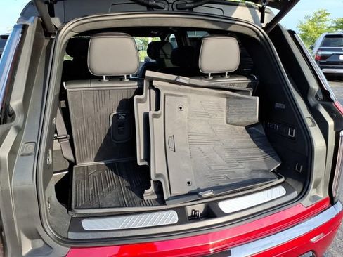 Used 2026 Cadillac Vistiq Platinum w/ LPO, Floor Liner Package AWD/4WD image 19