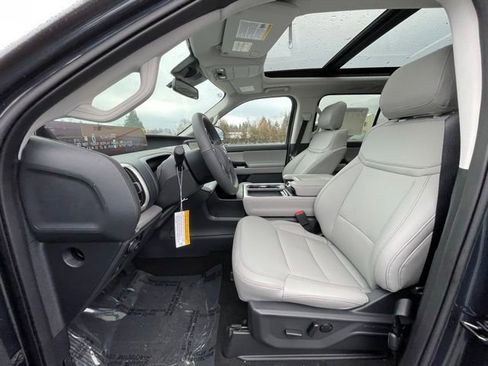 New 2025 Ford Expedition Active image 7