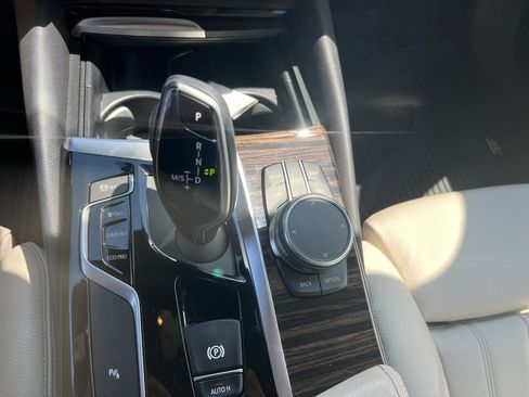 Used 2019 BMW 530i w/ Convenience Package RWD image 12