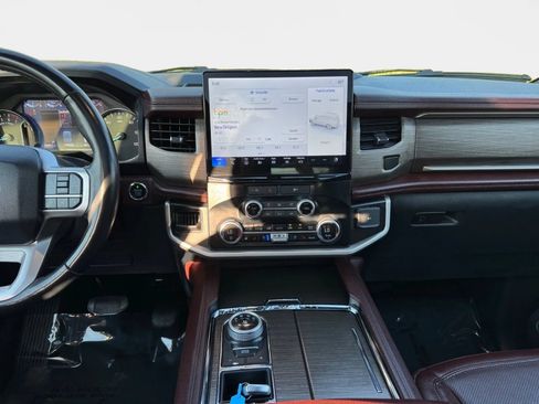 Used 2024 Ford Expedition Limited RWD image 17