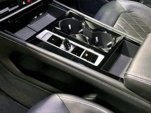 Used 2024 Volkswagen Atlas SEL Premium R-Line image 18