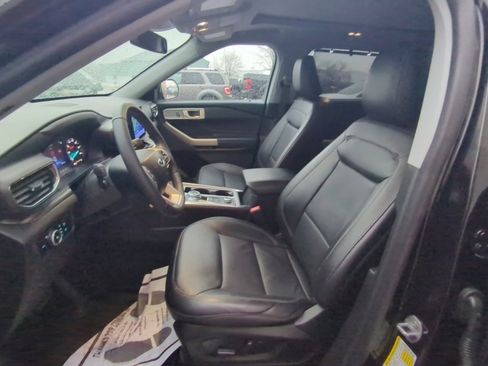 Used 2023 Ford Explorer Limited image 12