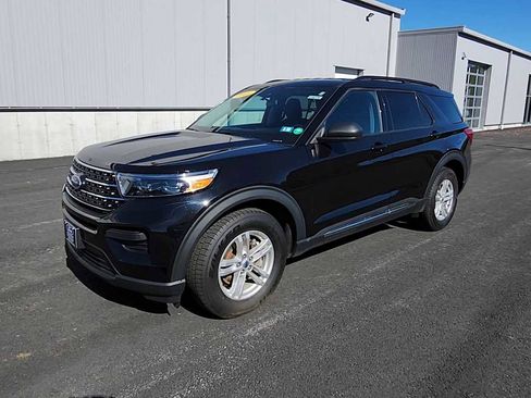 Used 2022 Ford Explorer XLT image 4