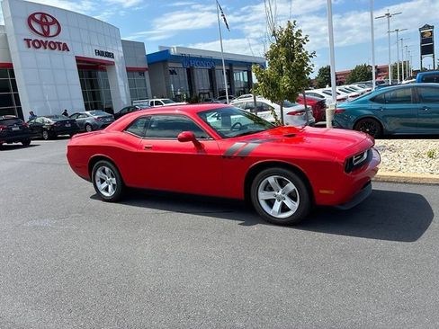 Used 2010 Dodge Challenger R/T RWD image 3