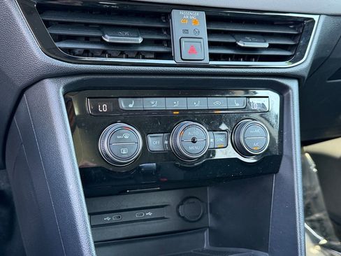 Used 2024 Volkswagen Taos SE image 22