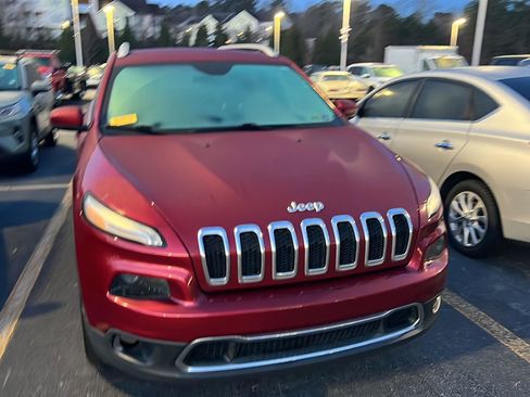 Used 2017 Jeep Cherokee Limited image 5