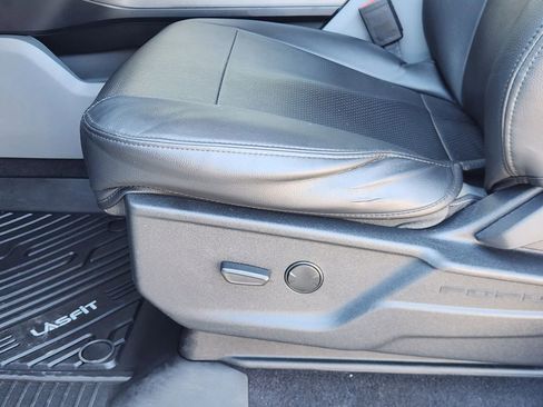 Used 2023 Ford F150 Lightning XLT image 23