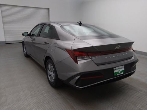 Used 2024 Hyundai Elantra SE image 5