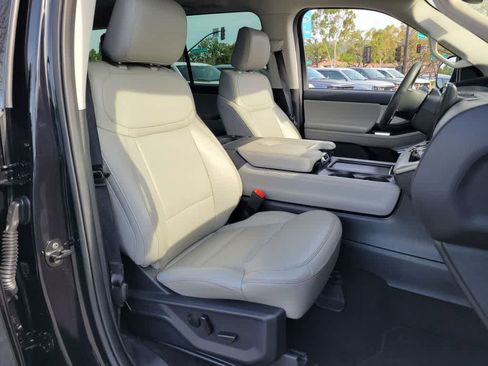 Used 2025 Ford Expedition Max Active AWD/4WD image 16