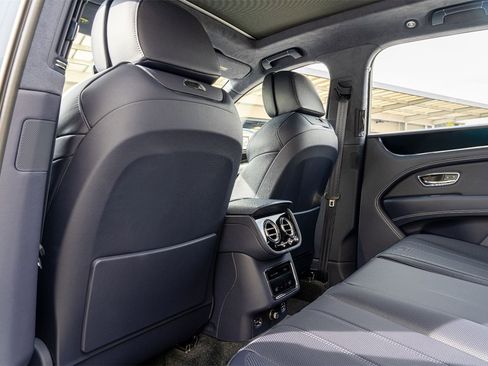 New 2025 Bentley Bentayga image 40