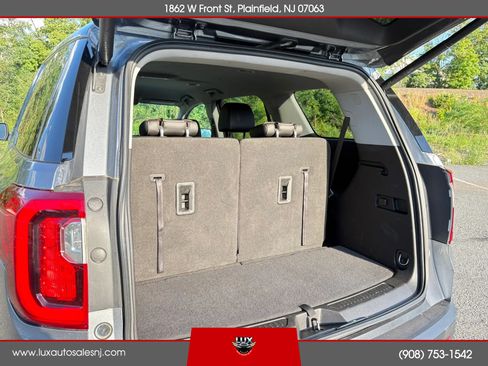 Used 2020 GMC Acadia SLT w/ Driver Alert Package II FWD image 42