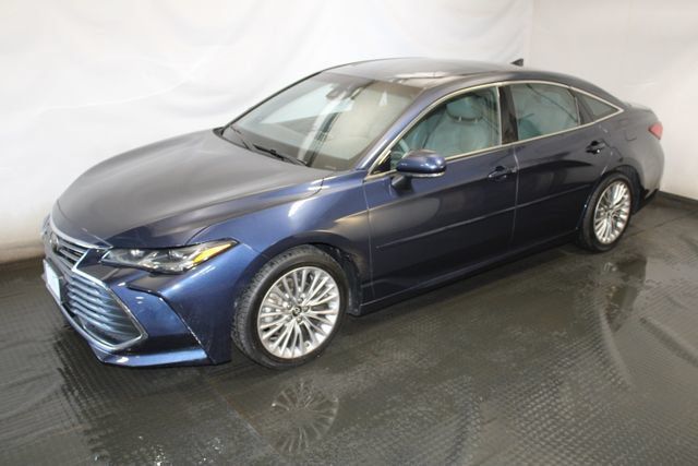 Used 2019 Toyota Avalon Limited w/ All Weather Liner Package FWD image 2
