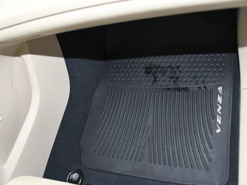 Used 2011 Toyota Venza AWD w/ Convenience Pkg image 25