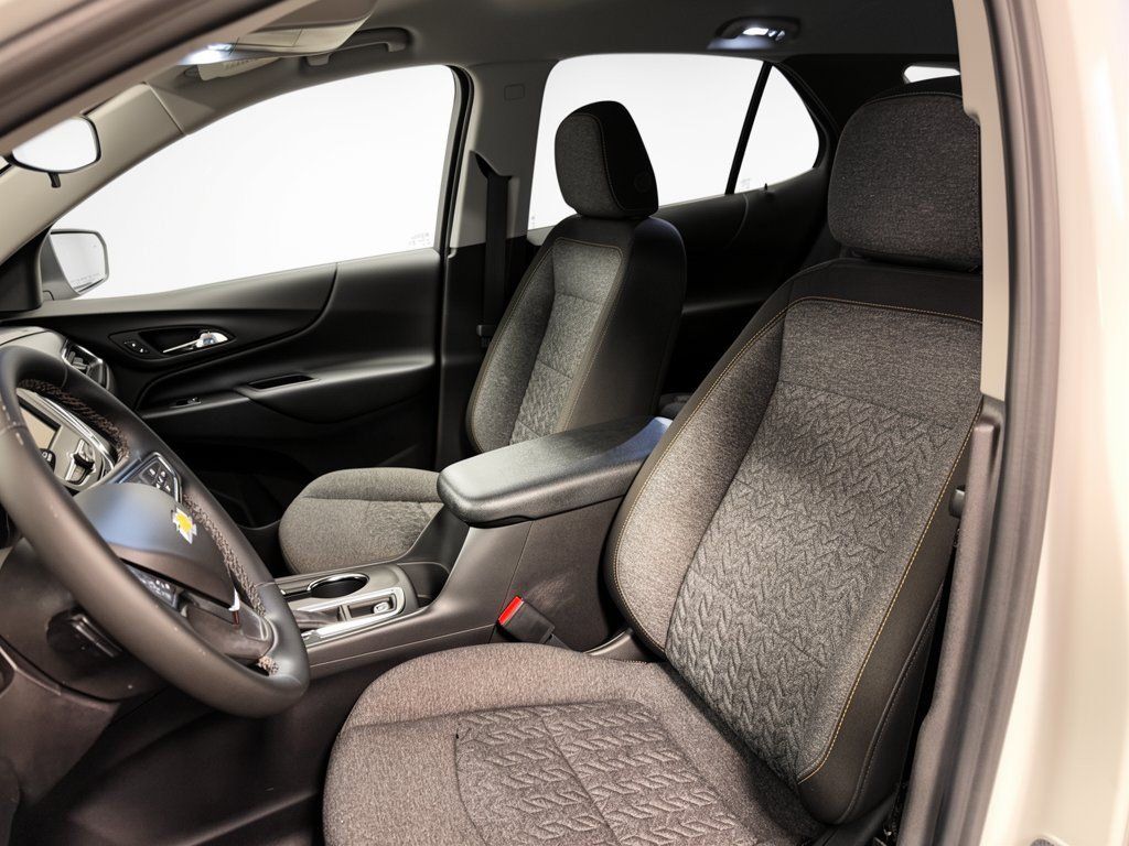 Used 2024 Chevrolet Equinox LT w/ LPO, Floor Liner Package FWD image 5
