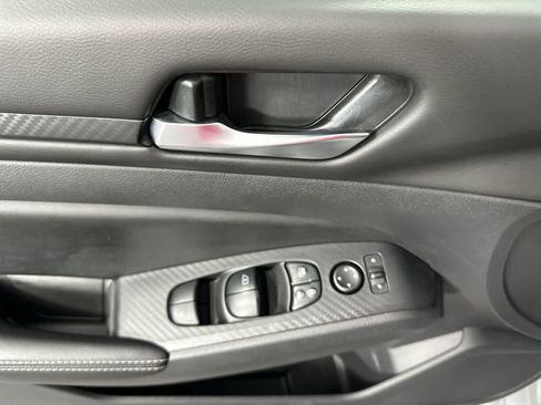 Used 2024 Nissan Altima 2.5 SV image 11