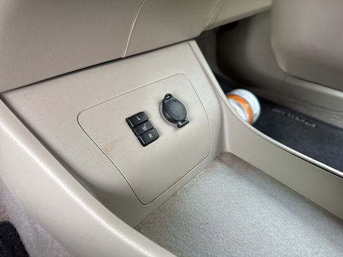 Used 2011 Toyota Prius Five image 6