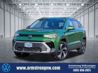 Used 2025 Volkswagen Taos SE w/ Panoramic Sunroof Package video 1