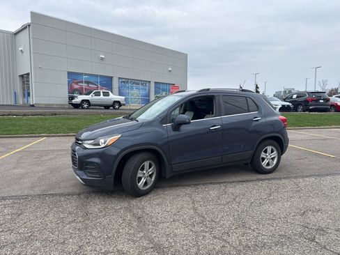 Used 2019 Chevrolet Trax LT w/ LT Convenience Package image 11