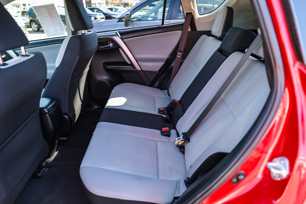 Used 2017 Toyota RAV4 XLE AWD/4WD image 7