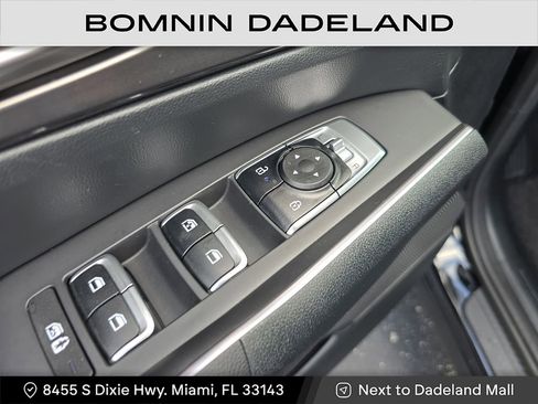 Used 2024 Kia Sorento EX w/ Panoramic Sunroof Package image 15