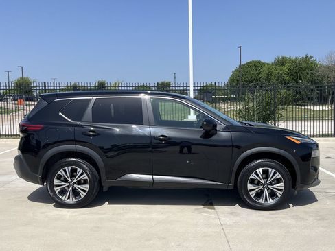 Used 2023 Nissan Rogue SV AWD/4WD image 3