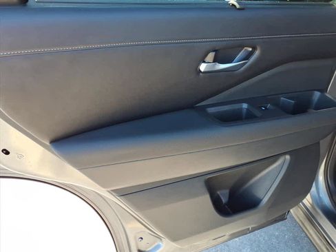 Certified 2024 Nissan Pathfinder SL w/ Black Appearance Package image 12