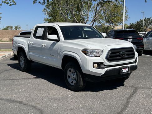 Used 2020 Toyota Tacoma SR5 RWD image 6