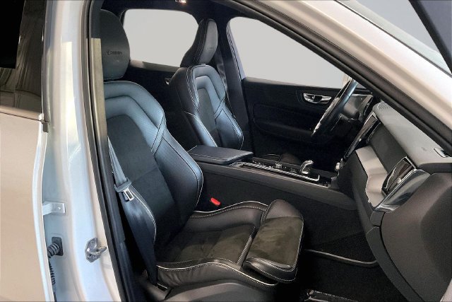 Used 2019 Volvo XC60 T8 R-Design w/ Advanced Package AWD/4WD image 9