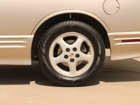 Used 1997 Oldsmobile Cutlass Supreme SL FWD image 30