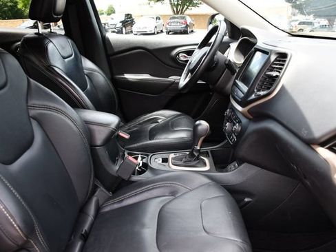 Used 2017 Jeep Cherokee Limited FWD image 28