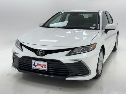 Used 2024 Toyota Camry LE image 4