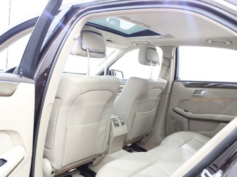 Used 2010 Mercedes-Benz E 350 4MATIC Sedan image 20