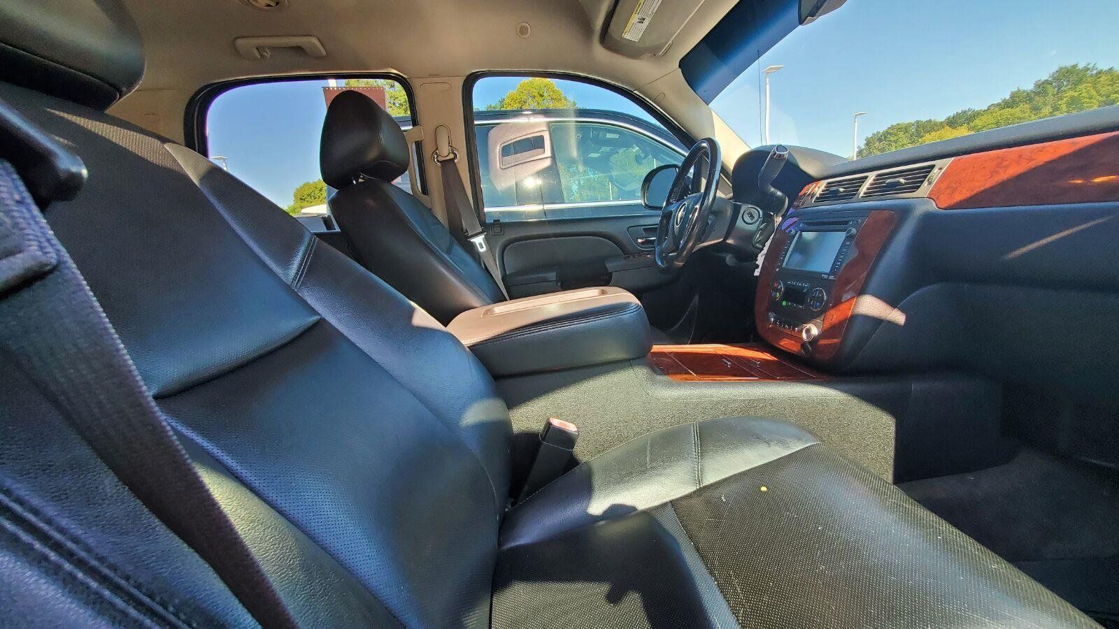 Used 2013 Chevrolet Tahoe LTZ AWD/4WD image 4