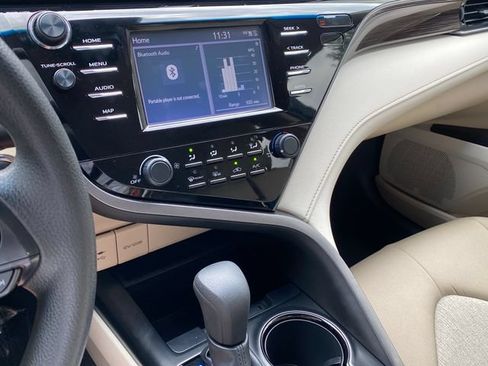 Used 2019 Toyota Camry LE w/ Convenience Package FWD image 18