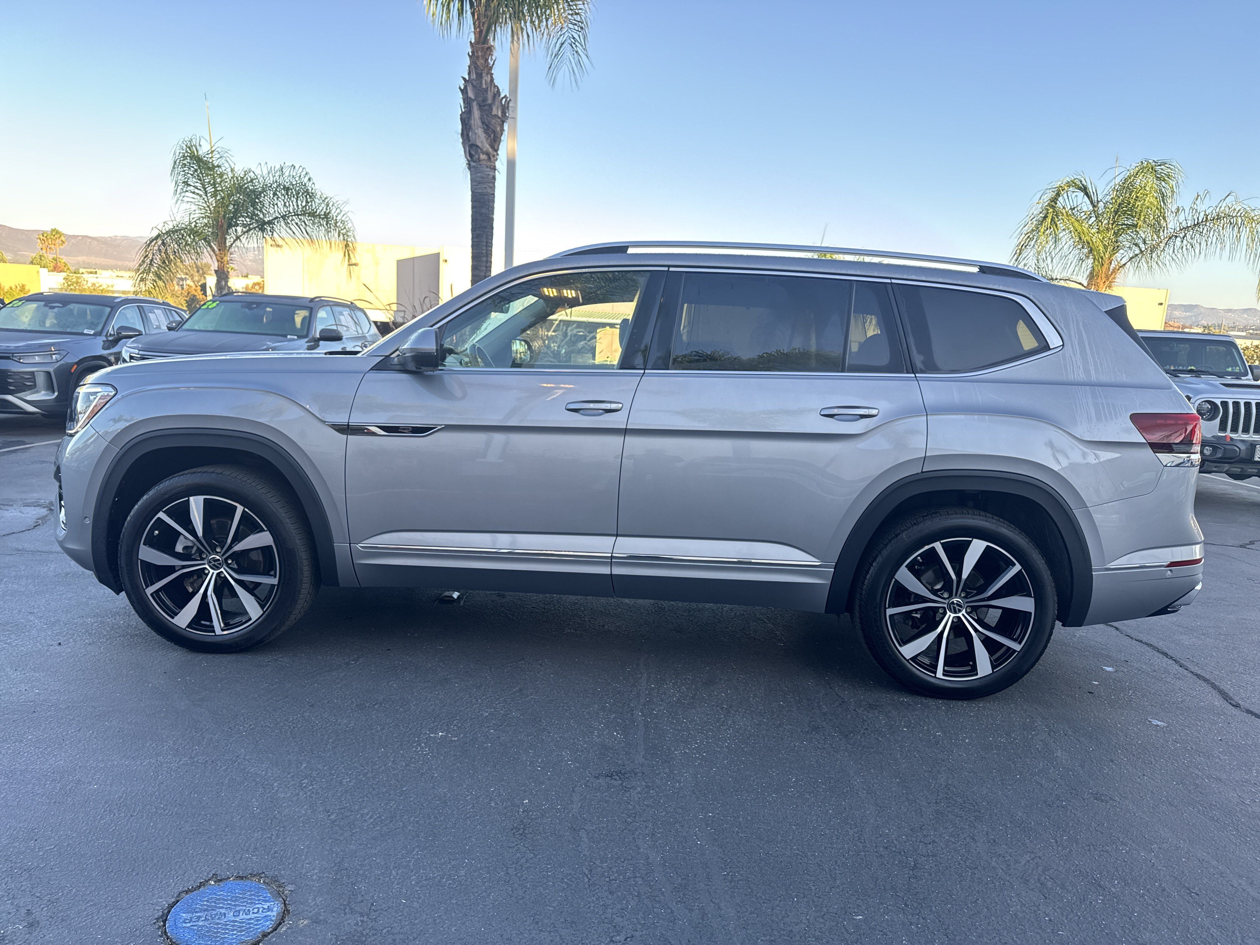 Used 2025 Volkswagen Atlas SEL Premium R-Line AWD/4WD image 6