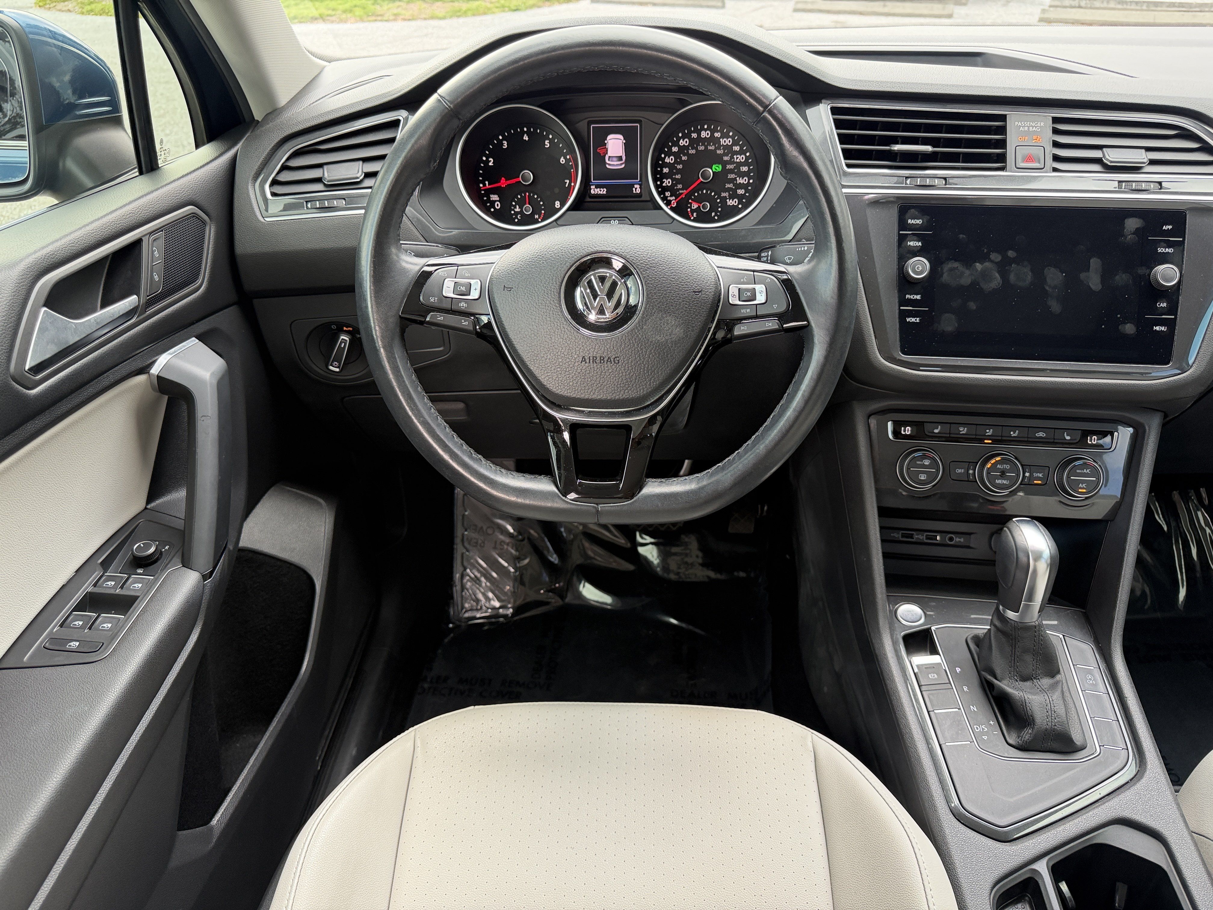 Used 2019 Volkswagen Tiguan SE w/ Panoramic Sunroof Package FWD image 14