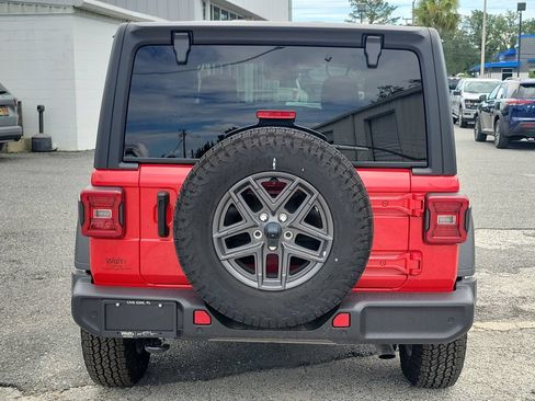 Used 2025 Jeep Wrangler Unlimited Sport AWD/4WD image 9