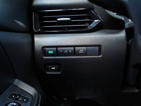 Used 2025 Nissan Sentra SV FWD image 30