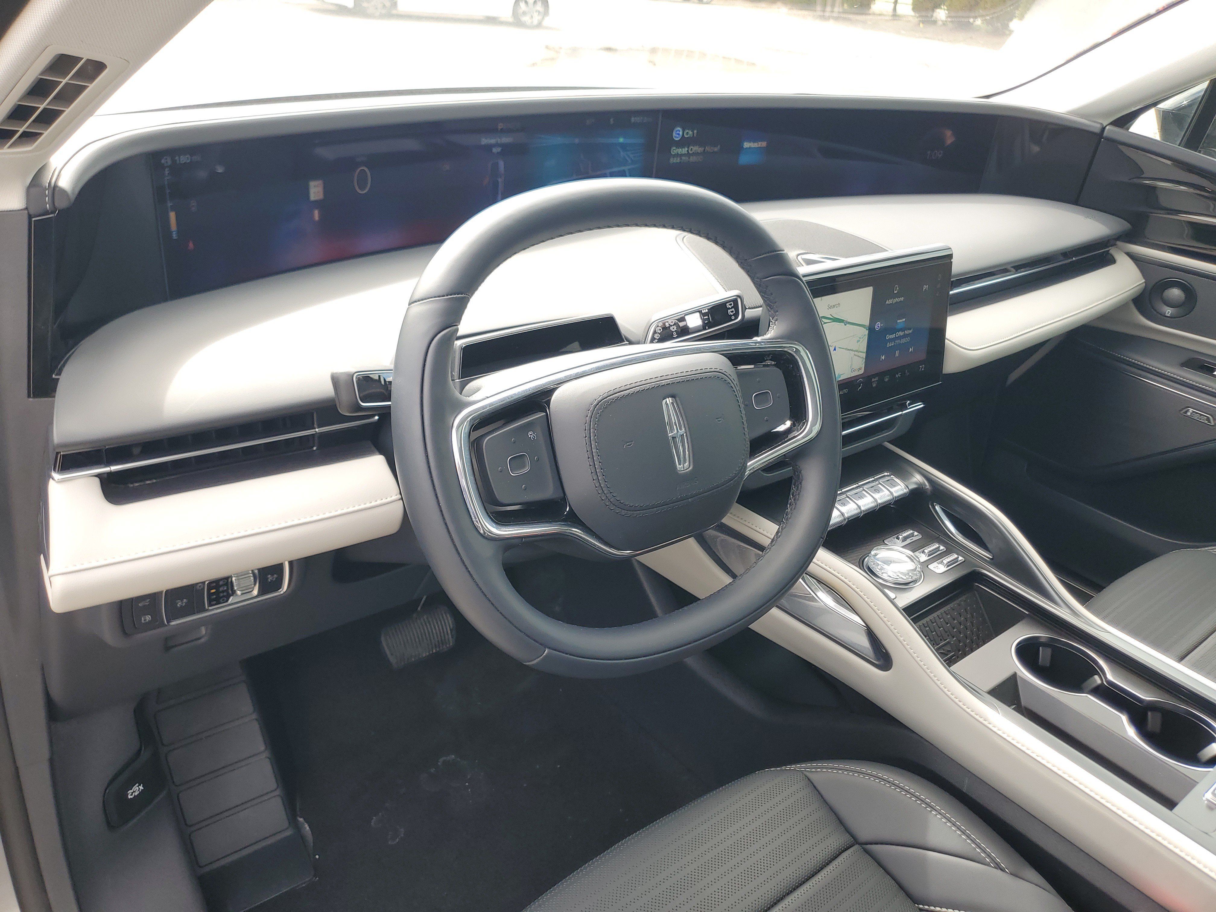Used 2025 Lincoln Nautilus Reserve AWD/4WD image 13