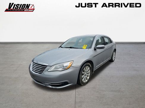 Used 2014 Chrysler 200 Touring image 1